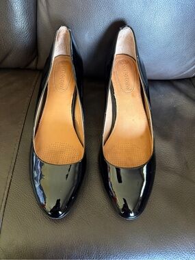 Corso Como Black Patent Leather Rounded-Toe Ballet Flats.